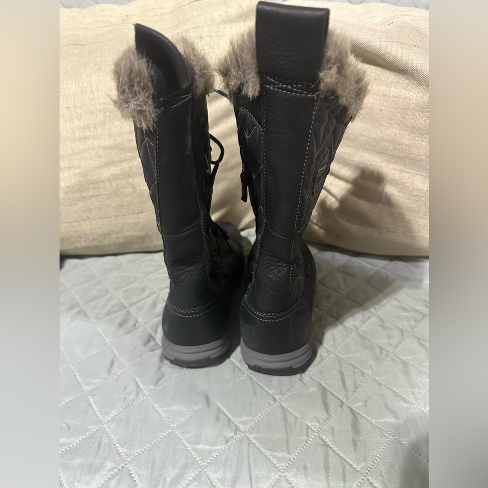 Teva Black Fur-Trimmed Winter Boots - Picture 7 of 10